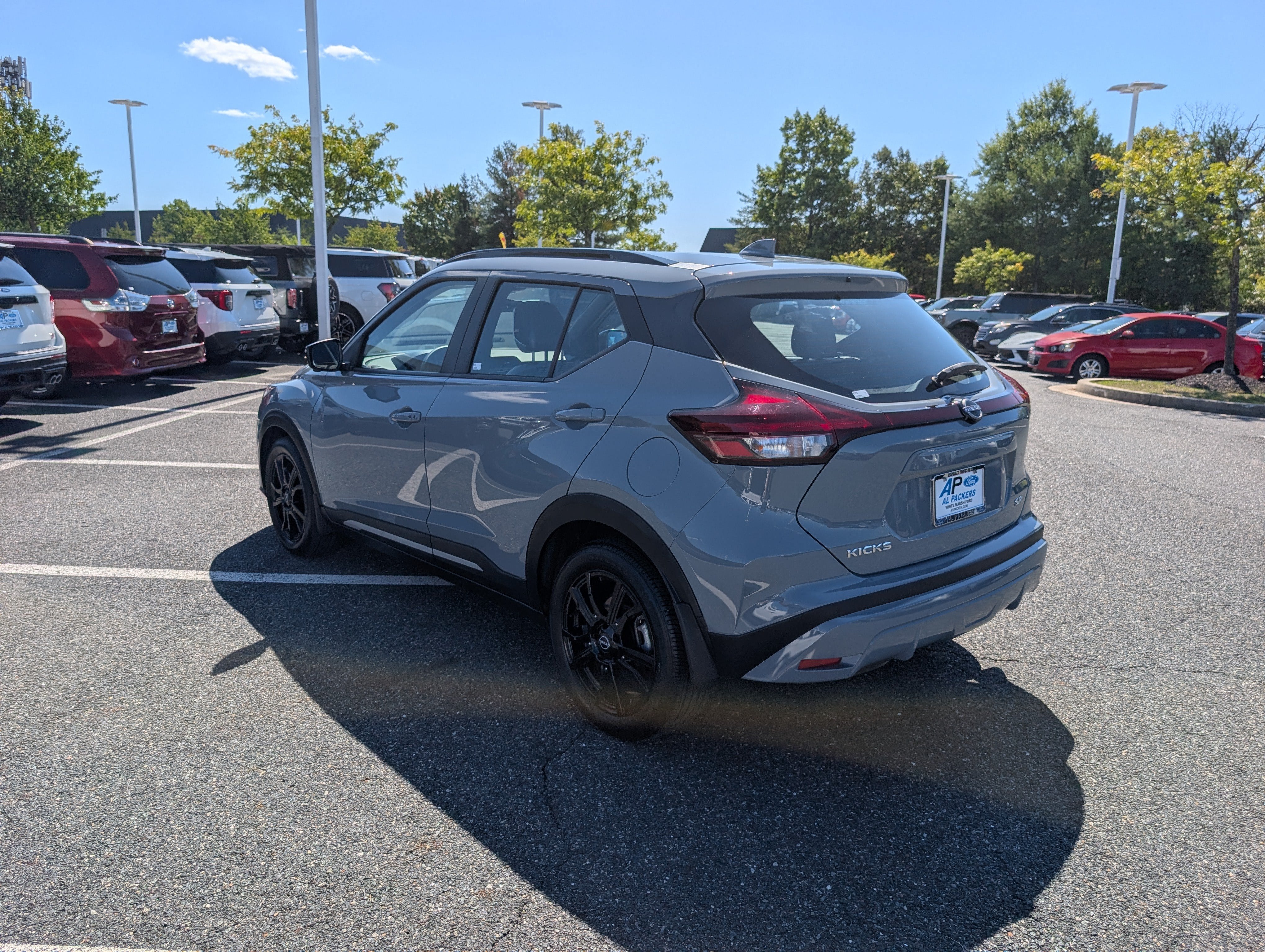 2023 Nissan Kicks SR