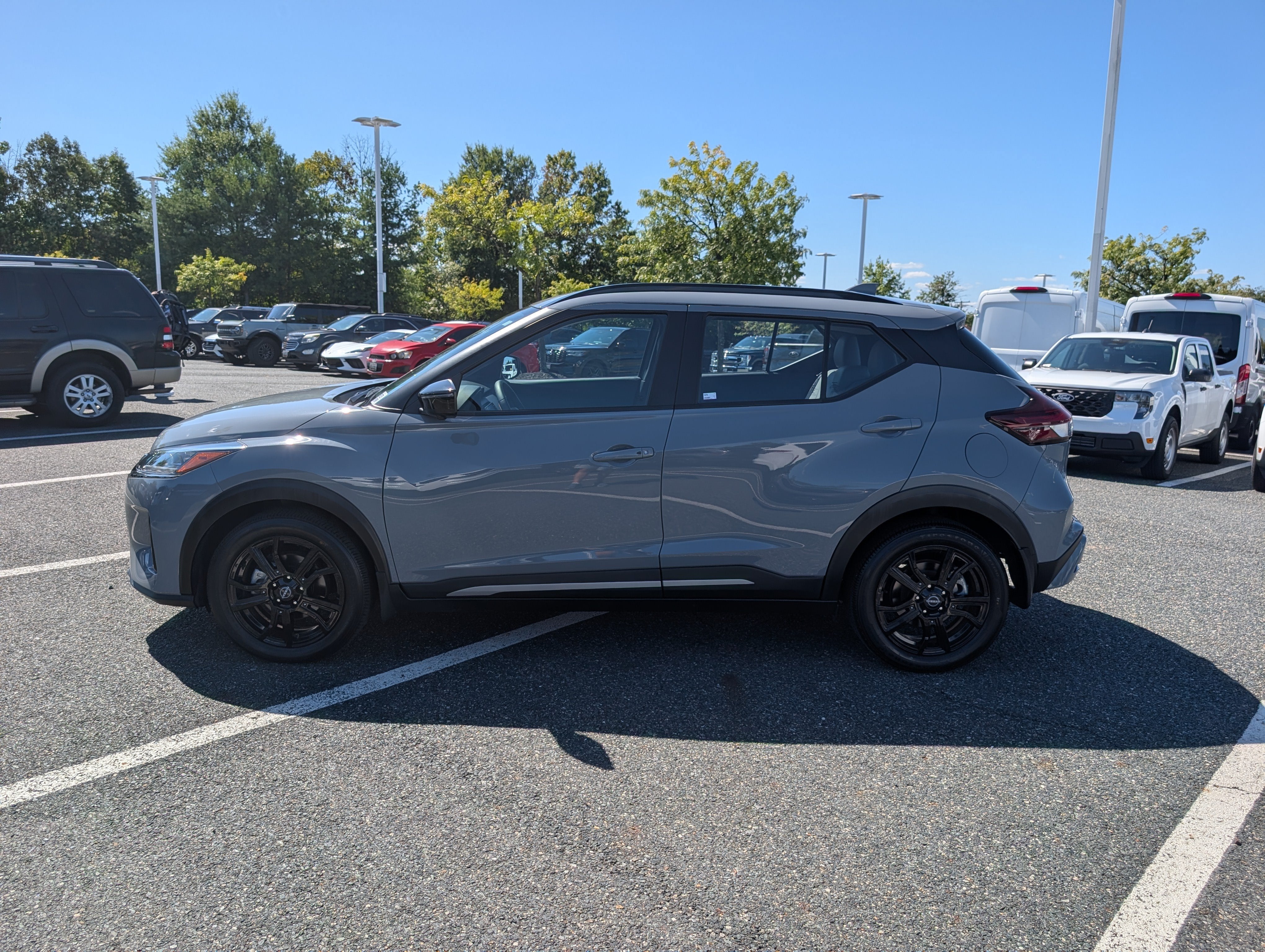 2023 Nissan Kicks SR