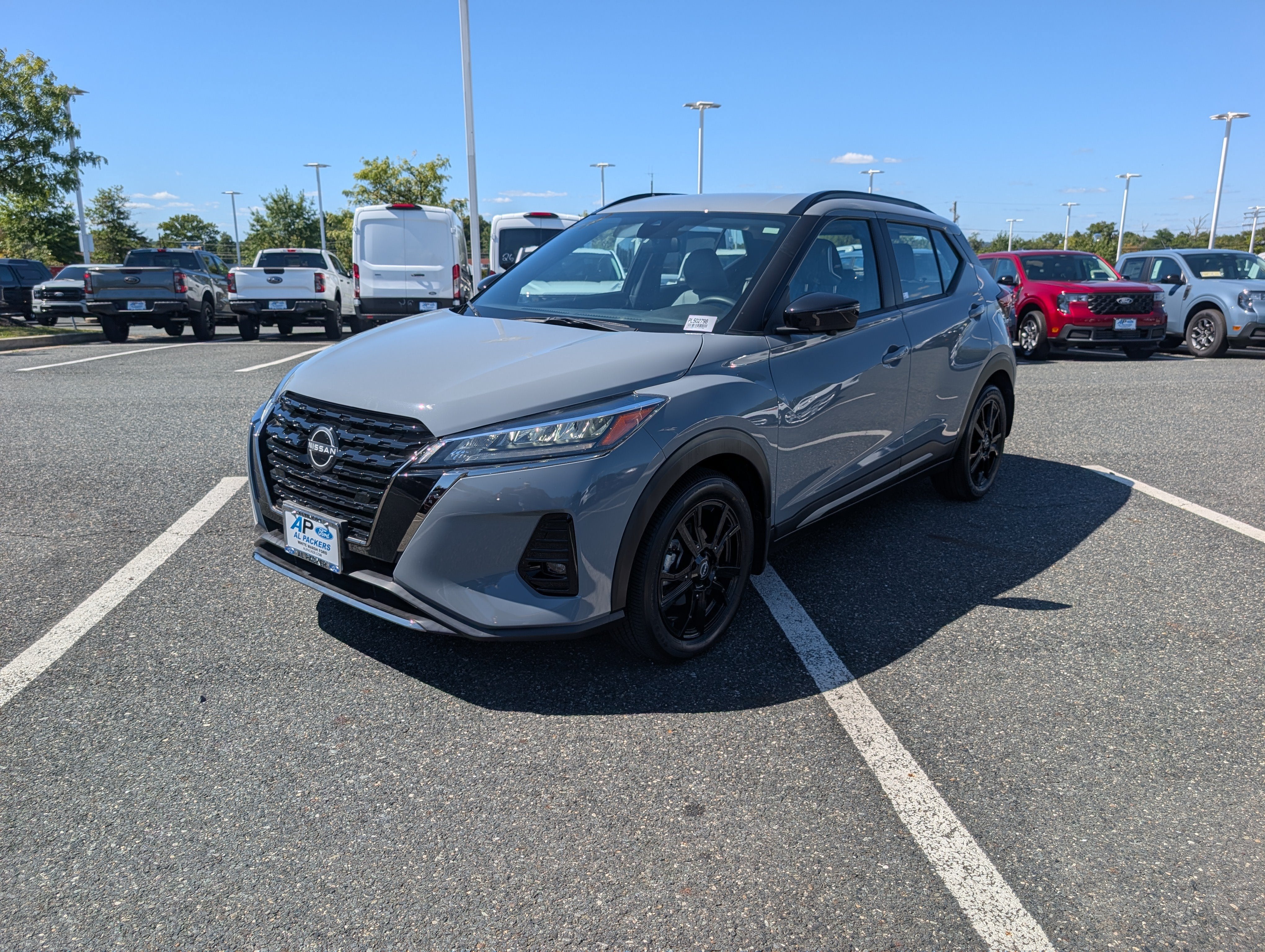2023 Nissan Kicks SR