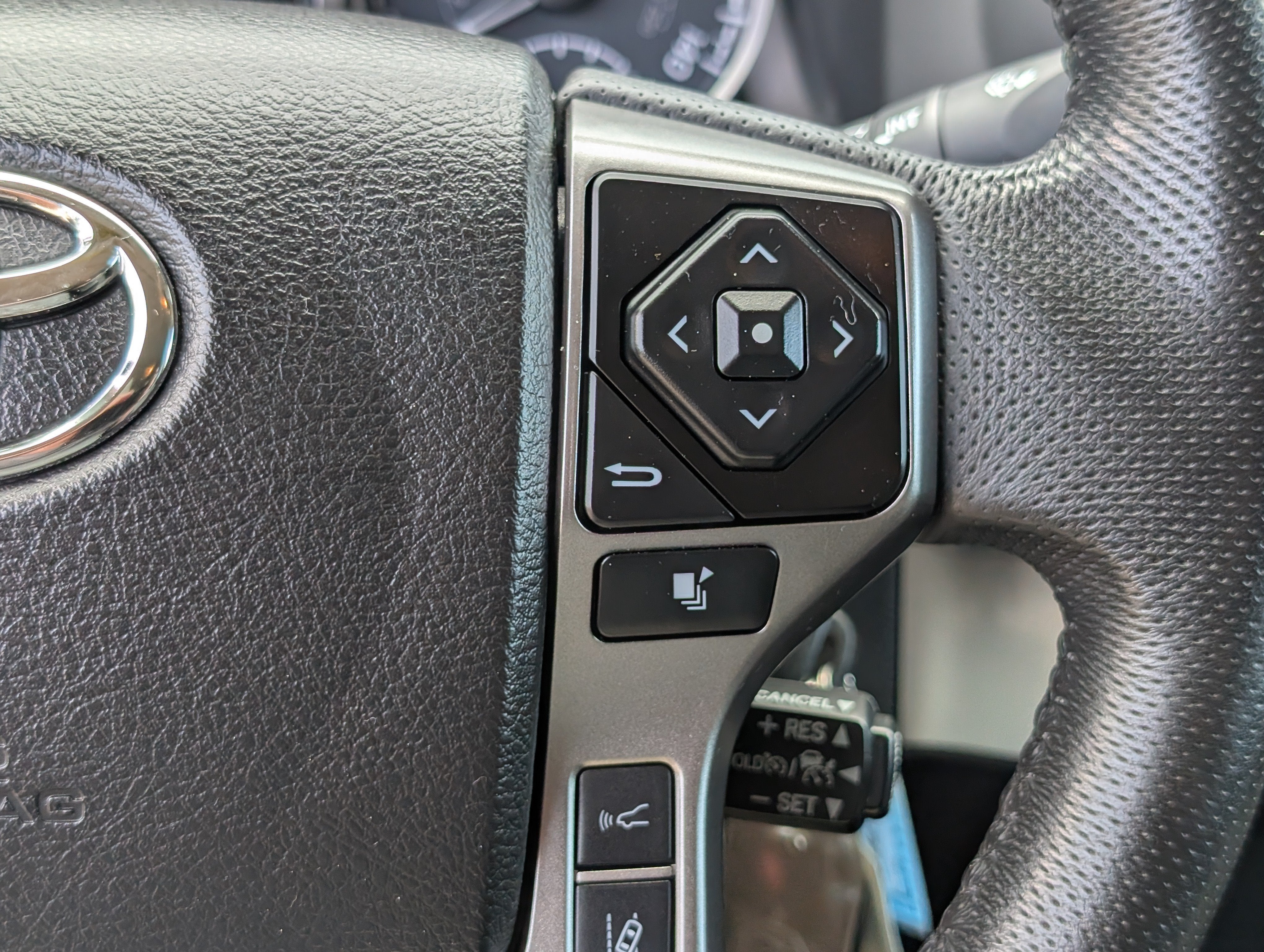 2022 Toyota Tacoma 4WD SR5