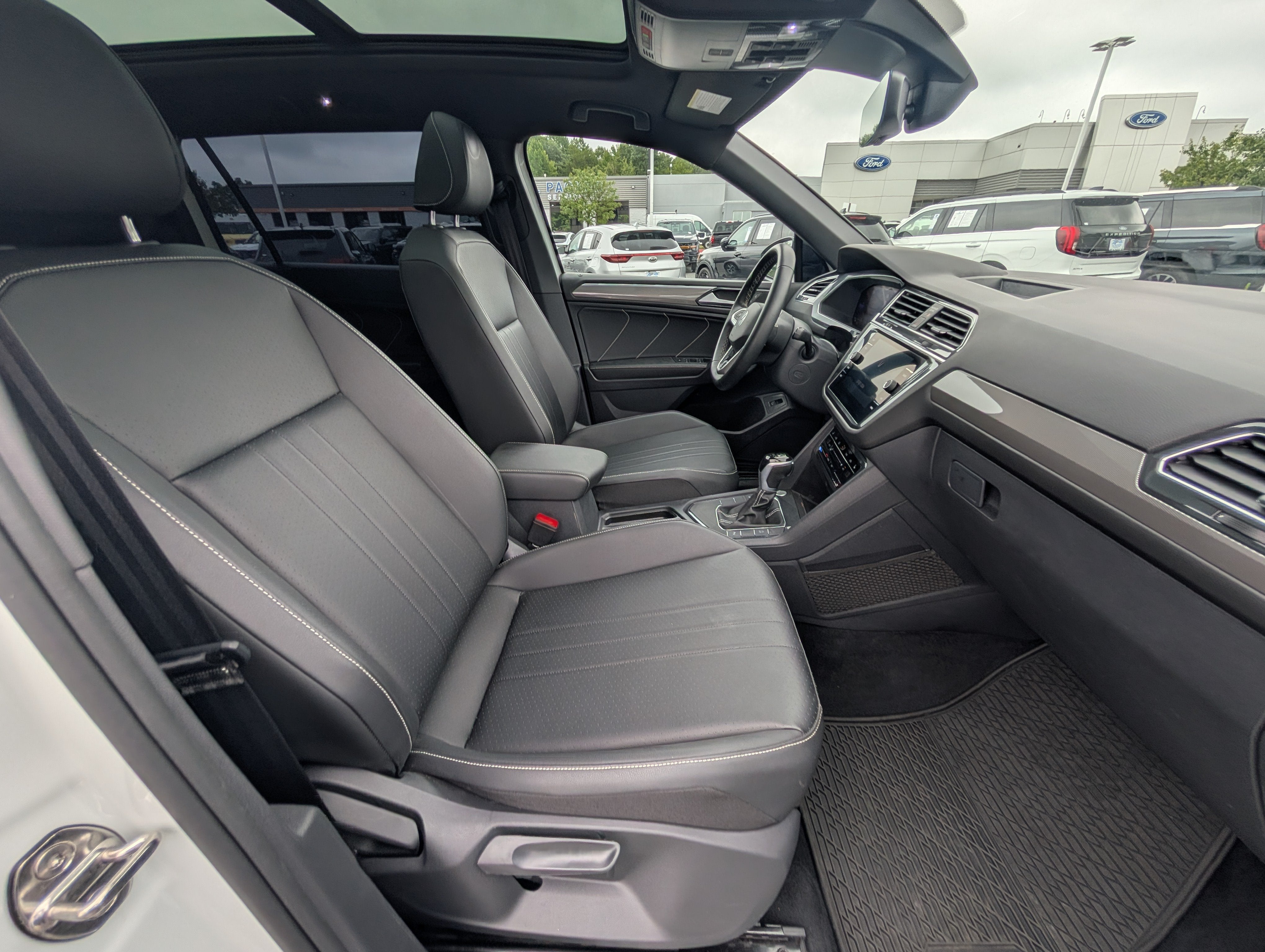 2023 Volkswagen Tiguan SE R-Line Black