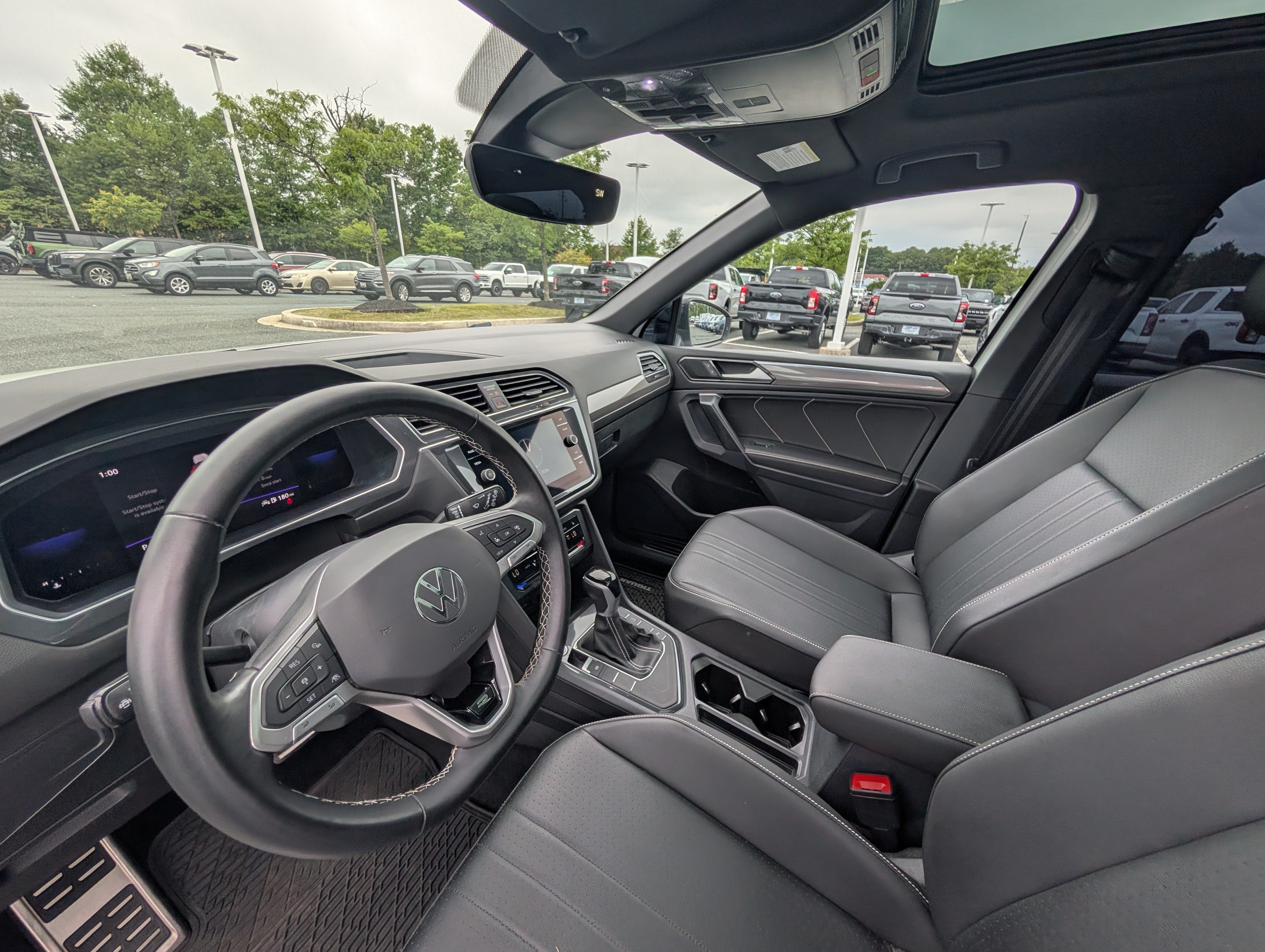 2023 Volkswagen Tiguan SE R-Line Black