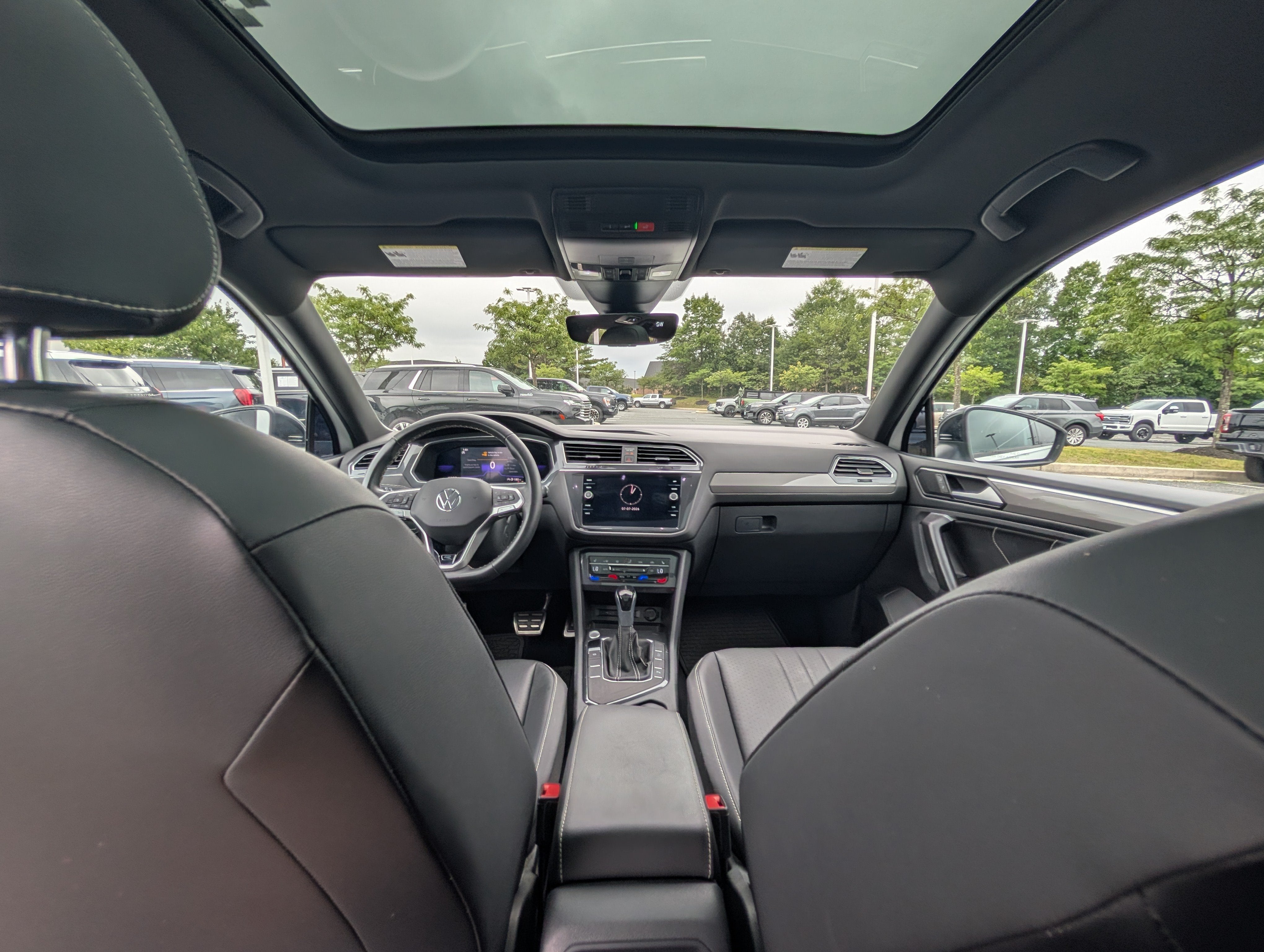 2023 Volkswagen Tiguan SE R-Line Black