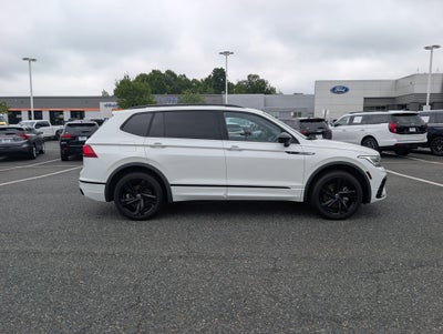 2023 Volkswagen Tiguan SE R-Line Black