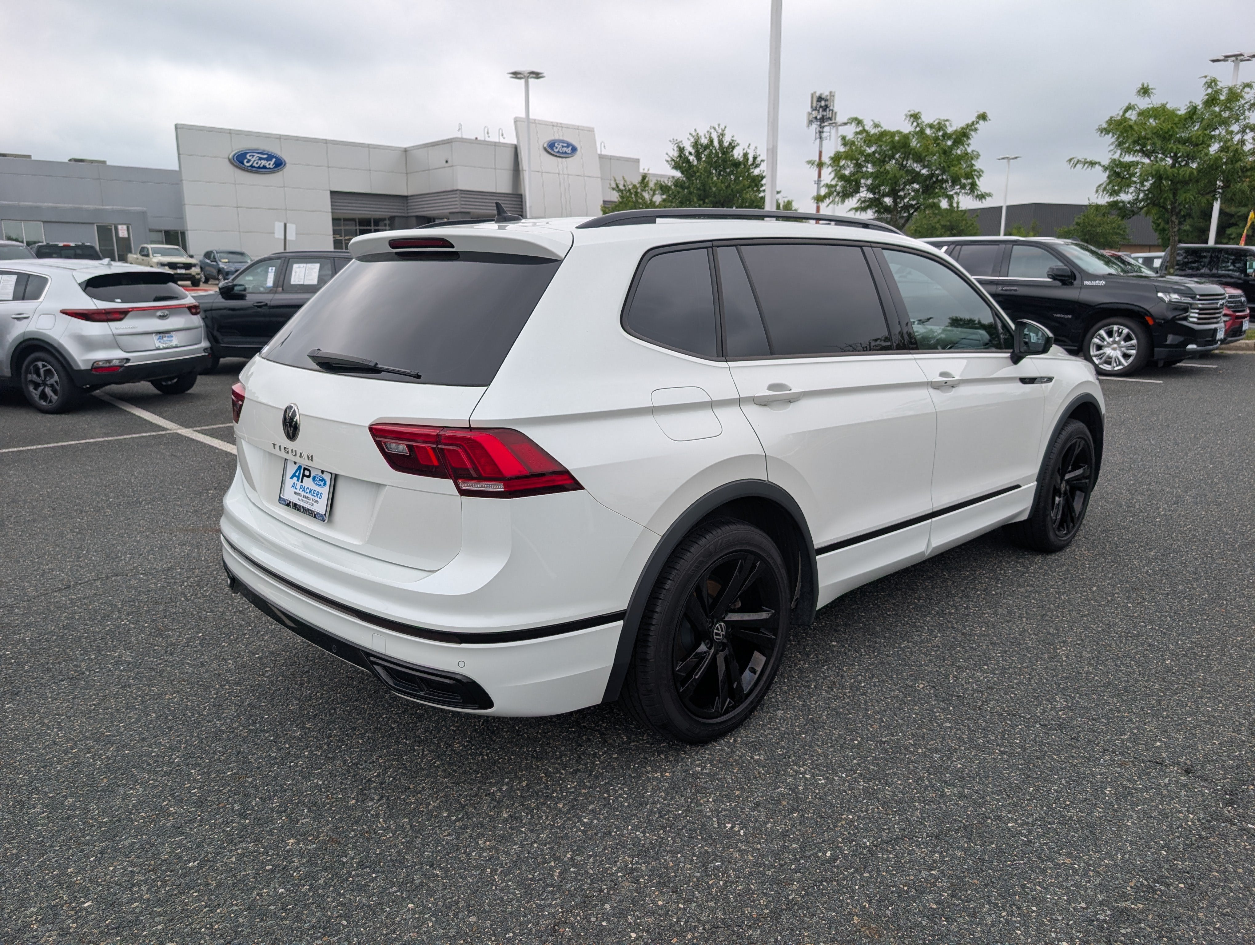 2023 Volkswagen Tiguan SE R-Line Black