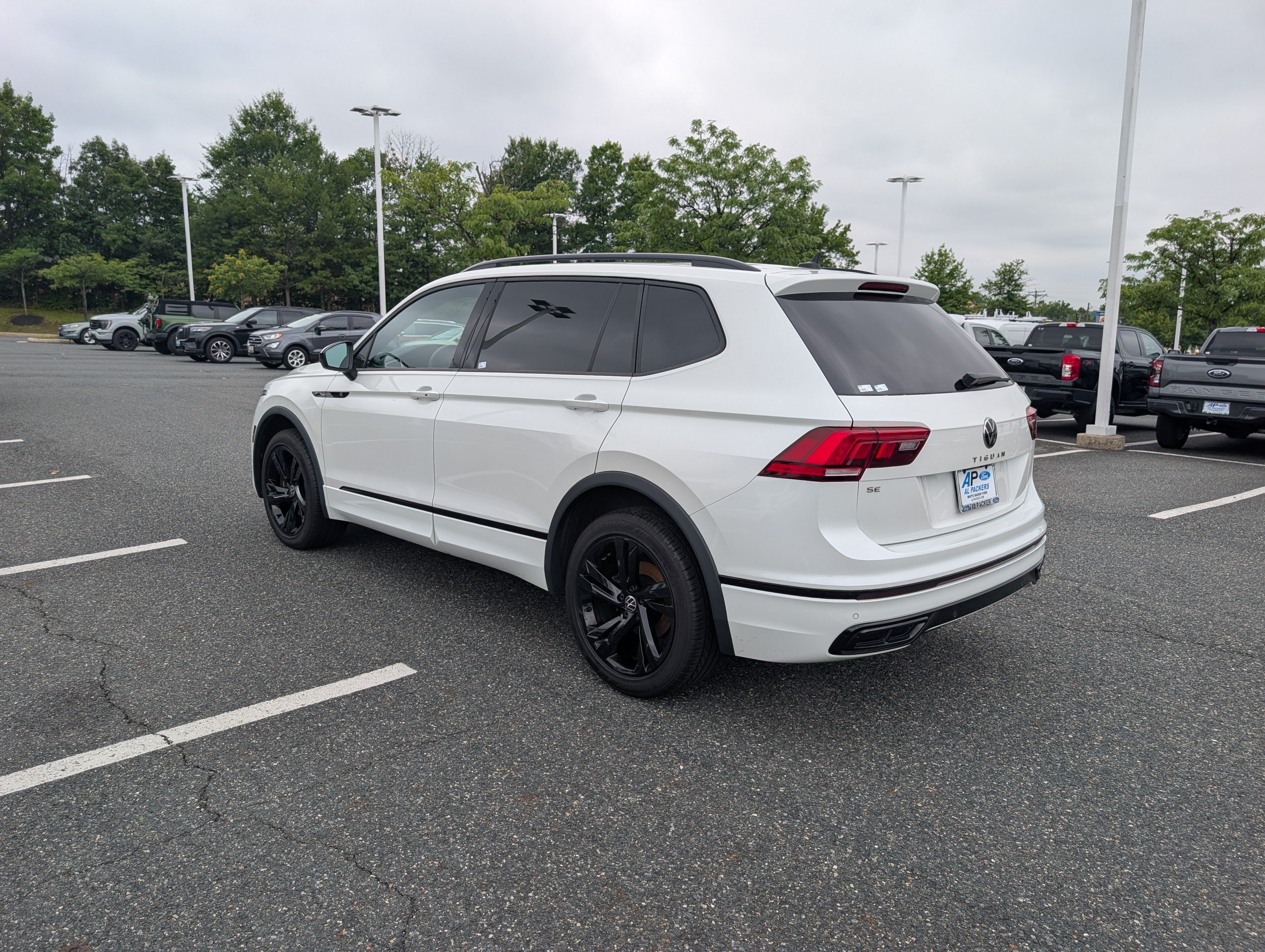 2023 Volkswagen Tiguan SE R-Line Black