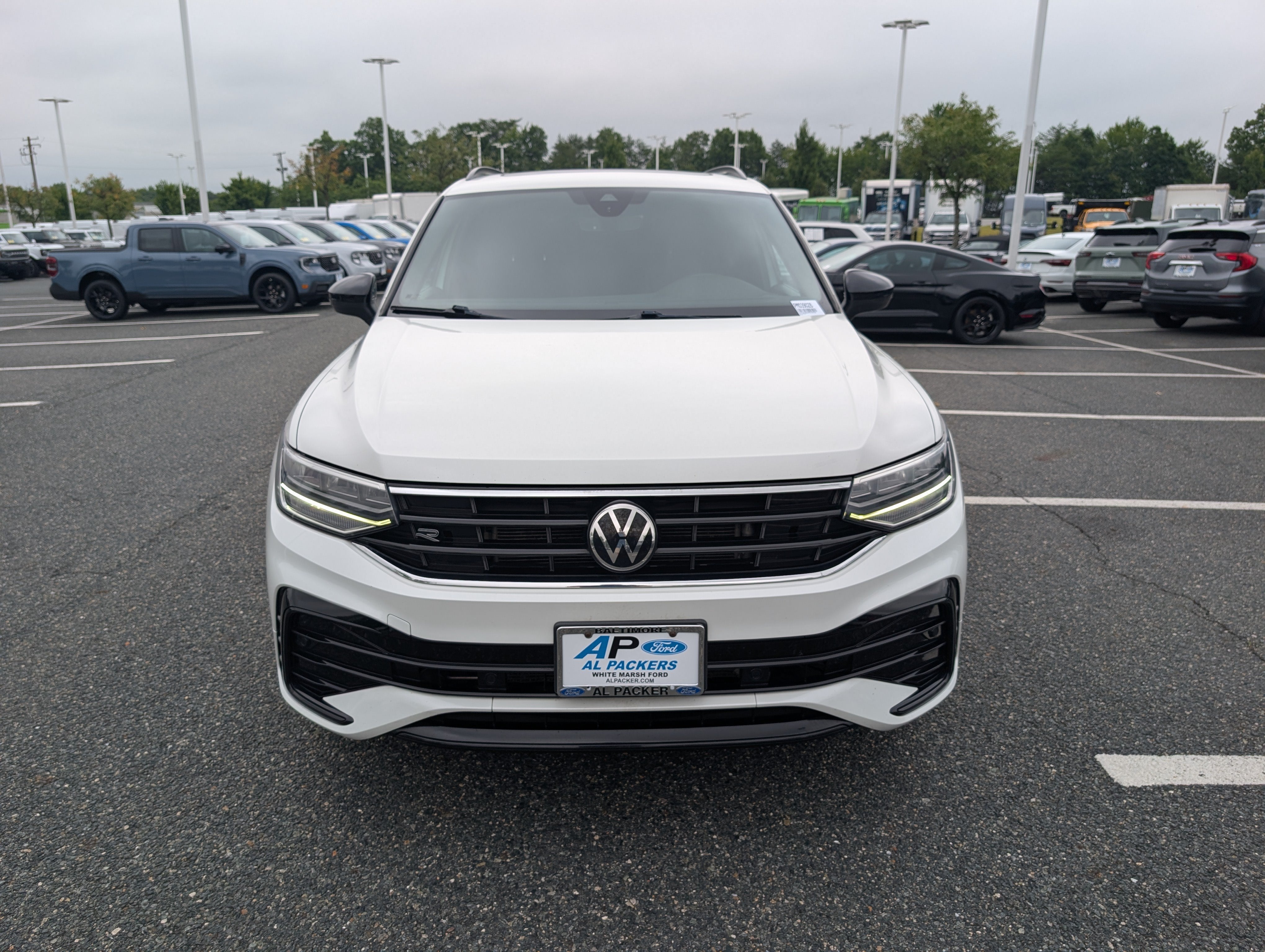 2023 Volkswagen Tiguan SE R-Line Black