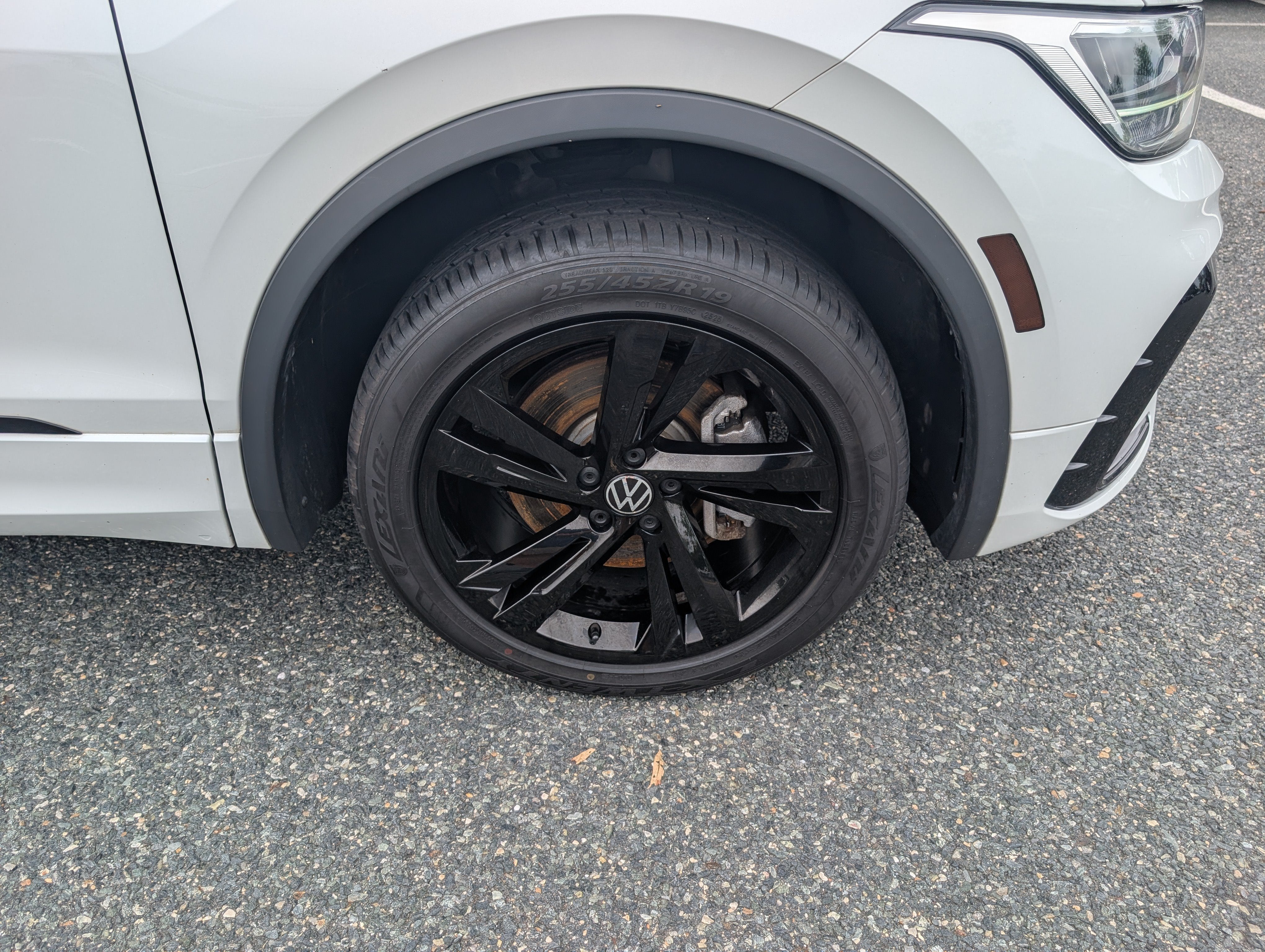 2023 Volkswagen Tiguan SE R-Line Black