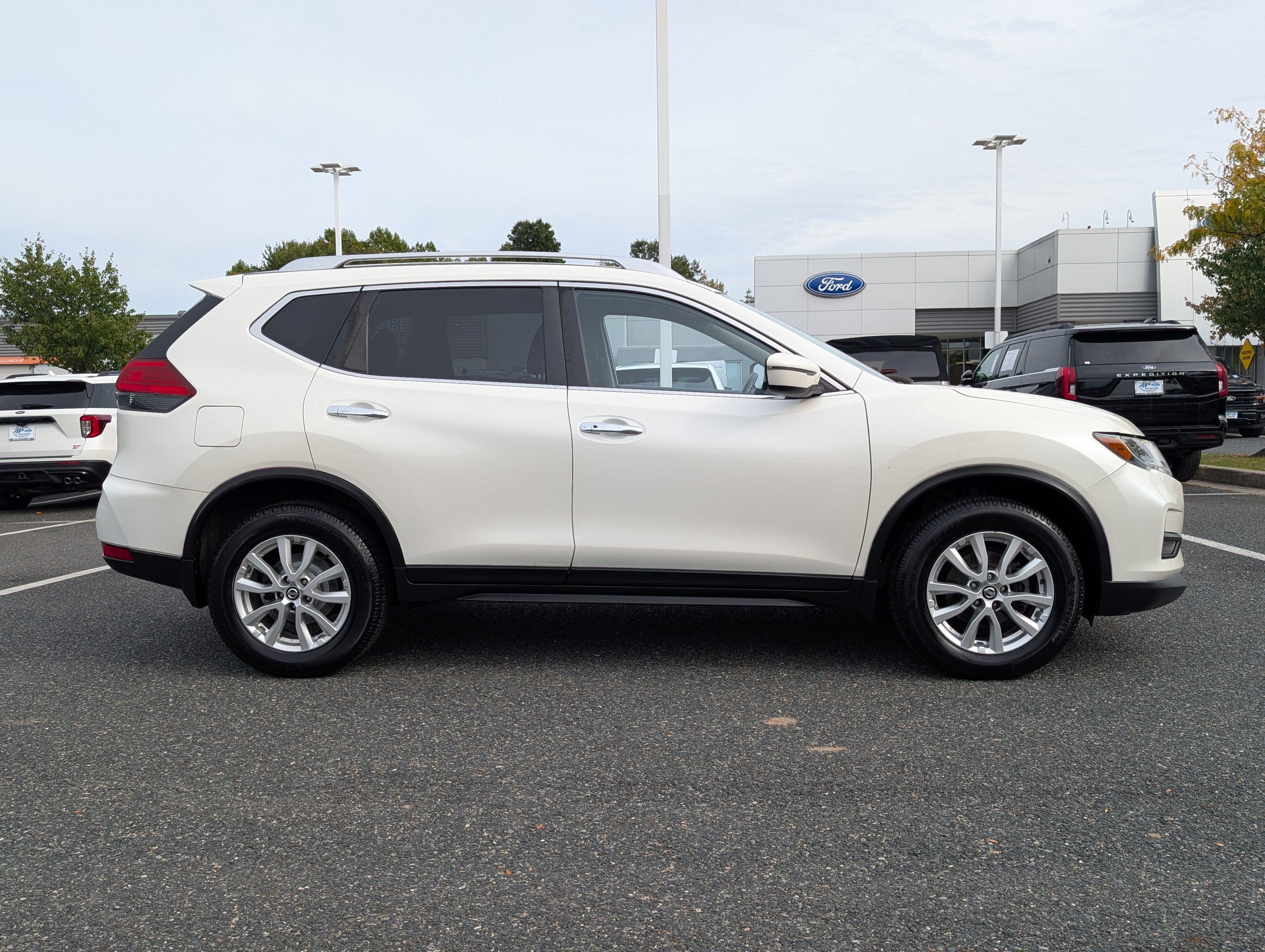2017 Nissan Rogue SV