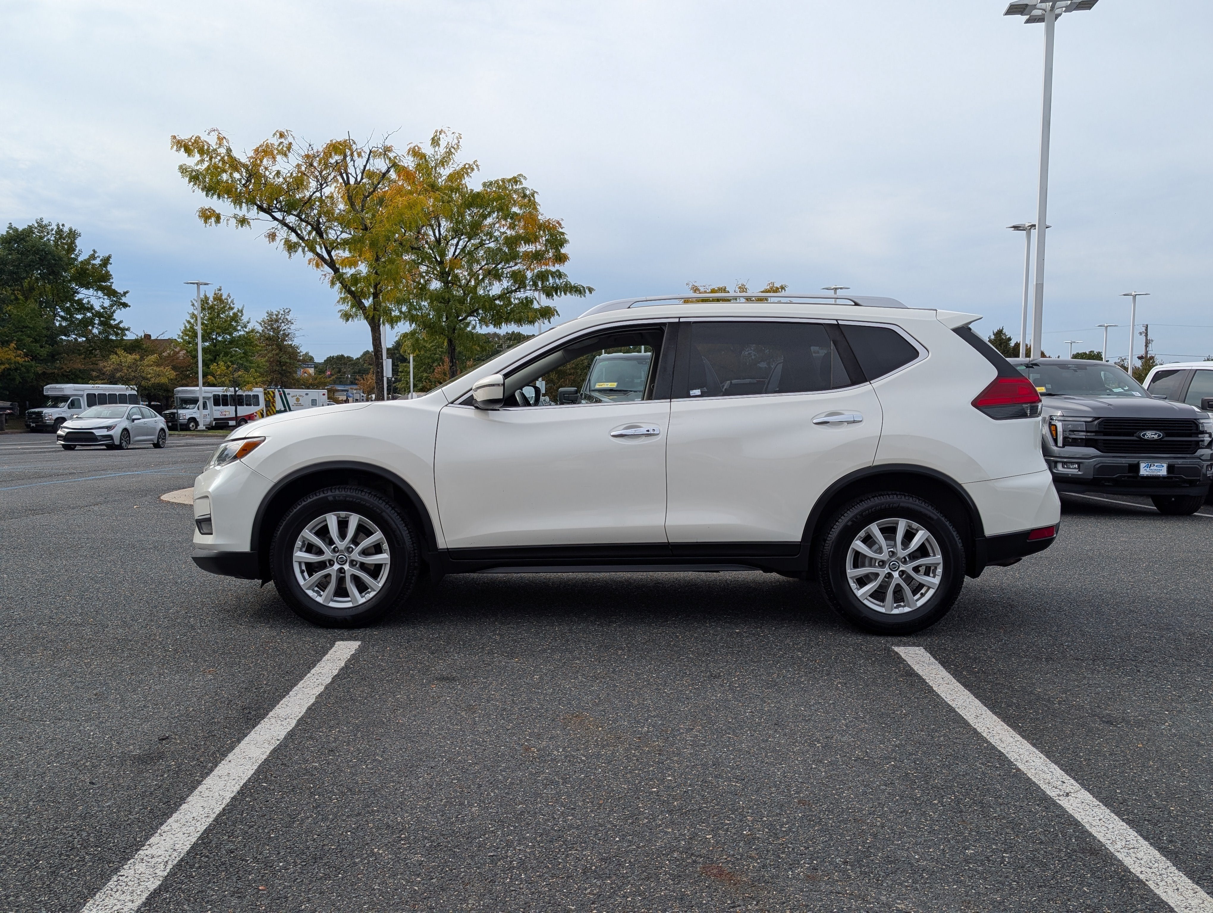 2017 Nissan Rogue SV